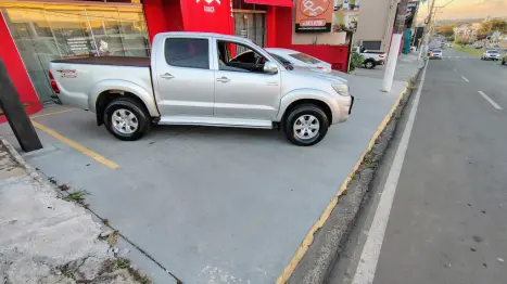 TOYOTA Hilux Caminhonete 3.0 4P 4X4 SRV TURBO DIESEL CABINE DUPLA, Foto 4 TOYOTA Hilux Caminhonete 3.0 4P 4X4 SRV TURBO DIESEL CABINE DUPLA, Foto 4