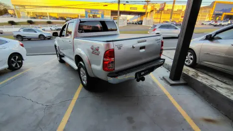 TOYOTA Hilux Caminhonete 3.0 4P 4X4 SRV TURBO DIESEL CABINE DUPLA, Foto 6 TOYOTA Hilux Caminhonete 3.0 4P 4X4 SRV TURBO DIESEL CABINE DUPLA, Foto 6