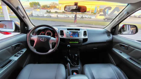 TOYOTA Hilux Caminhonete 3.0 4P 4X4 SRV TURBO DIESEL CABINE DUPLA, Foto 9 TOYOTA Hilux Caminhonete 3.0 4P 4X4 SRV TURBO DIESEL CABINE DUPLA, Foto 9