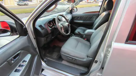 TOYOTA Hilux Caminhonete 3.0 4P 4X4 SRV TURBO DIESEL CABINE DUPLA, Foto 10 TOYOTA Hilux Caminhonete 3.0 4P 4X4 SRV TURBO DIESEL CABINE DUPLA, Foto 10