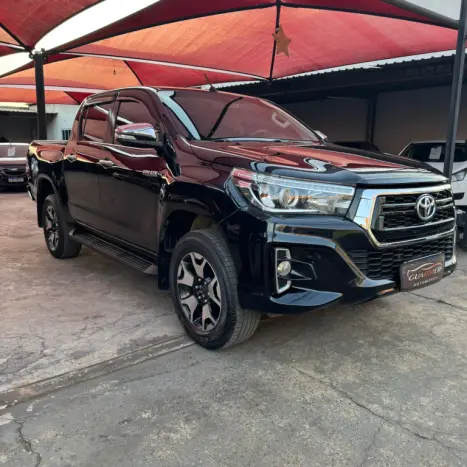 TOYOTA Hilux Caminhonete 2.8 16V SRX 4X4 TURBO DIESEL CABINE DUPLA AUTOMÁTICO, Foto 2 TOYOTA Hilux Caminhonete 2.8 16V SRX 4X4 TURBO DIESEL CABINE DUPLA AUTOMÁTICO, Foto 2