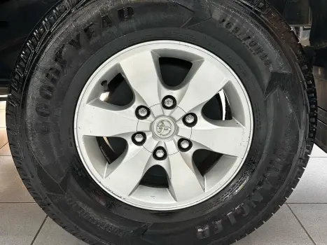 TOYOTA Hilux Caminhonete 2.7 16V 4P SRV FLEX 4X4  CABINE DUPLA AUTOMTICO, Foto 14