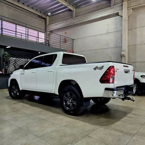 TOYOTA Hilux Caminhonete 2.8 16V 4P SR 4X4 DIESEL CABINE DUPLA AUTOMTICO, Foto 5