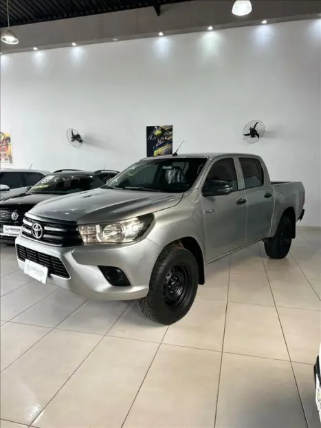 TOYOTA Hilux Caminhonete 2.8 4P 4X4 DIESEL CABINE DUPLA, Foto 1
