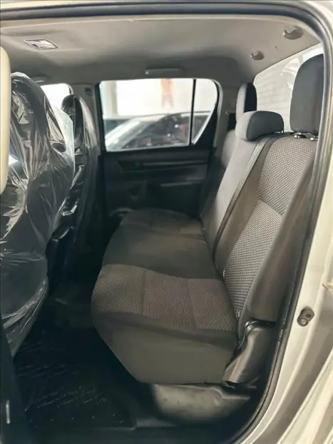 TOYOTA Hilux Caminhonete 2.8 4P 4X4 DIESEL CABINE DUPLA, Foto 5