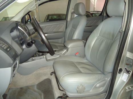 TOYOTA Hilux Caminhonete 3.0 4P 4X4 SRV TURBO DIESEL CABINE DUPLA AUTOMÁTICO, Foto 2 TOYOTA Hilux Caminhonete 3.0 4P 4X4 SRV TURBO DIESEL CABINE DUPLA AUTOMÁTICO, Foto 2