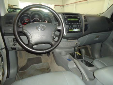 TOYOTA Hilux Caminhonete 3.0 4P 4X4 SRV TURBO DIESEL CABINE DUPLA AUTOMÁTICO, Foto 6 TOYOTA Hilux Caminhonete 3.0 4P 4X4 SRV TURBO DIESEL CABINE DUPLA AUTOMÁTICO, Foto 6