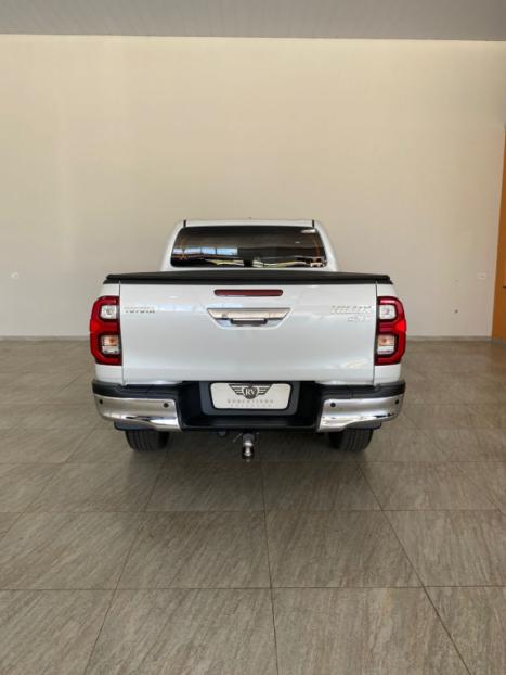 TOYOTA Hilux Caminhonete 2.8 16V SRX 4X4 TURBO DIESEL CABINE DUPLA AUTOMÁTICO, Foto 2 TOYOTA Hilux Caminhonete 2.8 16V SRX 4X4 TURBO DIESEL CABINE DUPLA AUTOMÁTICO, Foto 2
