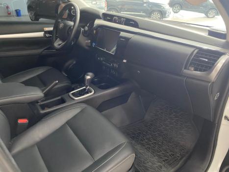 TOYOTA Hilux Caminhonete 2.8 16V SRX 4X4 TURBO DIESEL CABINE DUPLA AUTOMÁTICO, Foto 5 TOYOTA Hilux Caminhonete 2.8 16V SRX 4X4 TURBO DIESEL CABINE DUPLA AUTOMÁTICO, Foto 5