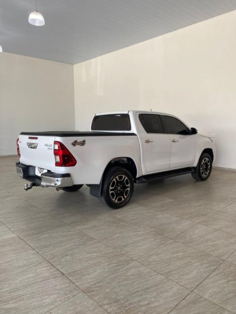 TOYOTA Hilux Caminhonete 2.8 16V SRX 4X4 TURBO DIESEL CABINE DUPLA AUTOMÁTICO, Foto 7 TOYOTA Hilux Caminhonete 2.8 16V SRX 4X4 TURBO DIESEL CABINE DUPLA AUTOMÁTICO, Foto 7