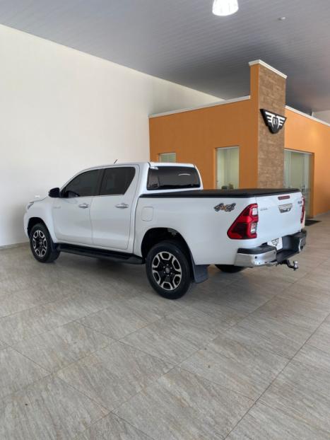 TOYOTA Hilux Caminhonete 2.8 16V SRX 4X4 TURBO DIESEL CABINE DUPLA AUTOMÁTICO, Foto 8 TOYOTA Hilux Caminhonete 2.8 16V SRX 4X4 TURBO DIESEL CABINE DUPLA AUTOMÁTICO, Foto 8