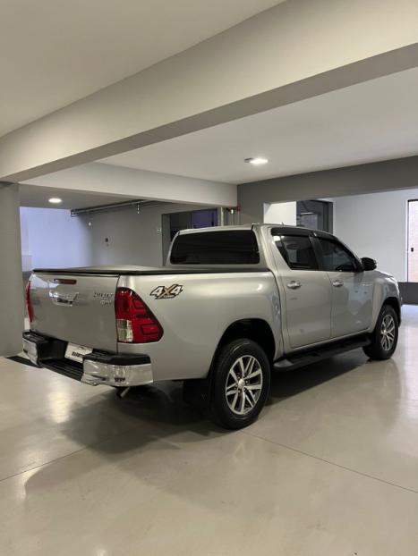 TOYOTA Hilux Caminhonete 2.8 16V SRV 4X4 DIESEL CABINE DUPLA AUTOMTICO, Foto 4
