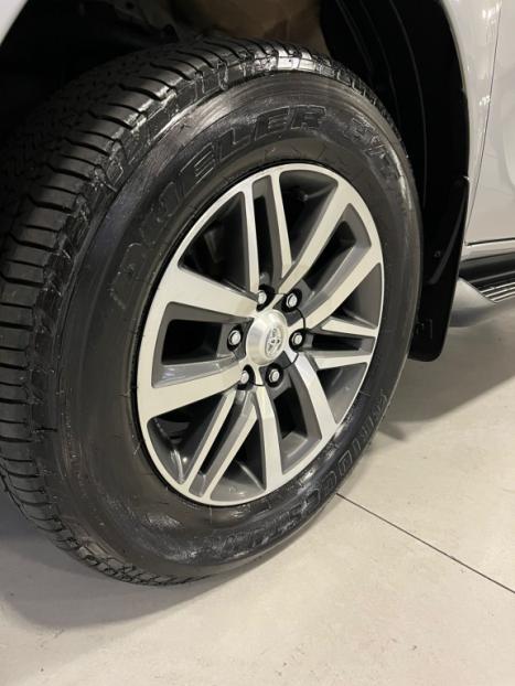 TOYOTA Hilux Caminhonete 2.8 16V SRV 4X4 DIESEL CABINE DUPLA AUTOMTICO, Foto 10