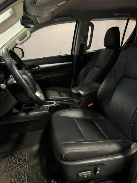 TOYOTA Hilux Caminhonete 2.8 16V SRV 4X4 DIESEL CABINE DUPLA AUTOMTICO, Foto 16