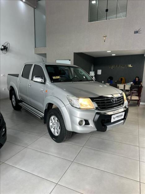 TOYOTA Hilux Caminhonete 2.7 16V 4P SR FLEX CABINE DUPLA AUTOMTICO, Foto 1