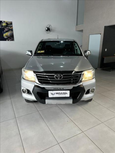 TOYOTA Hilux Caminhonete 2.7 16V 4P SR FLEX CABINE DUPLA AUTOMTICO, Foto 2