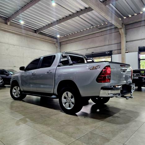 TOYOTA Hilux Caminhonete 2.8 16V 4P SR 4X4 DIESEL CABINE DUPLA AUTOMTICO, Foto 5