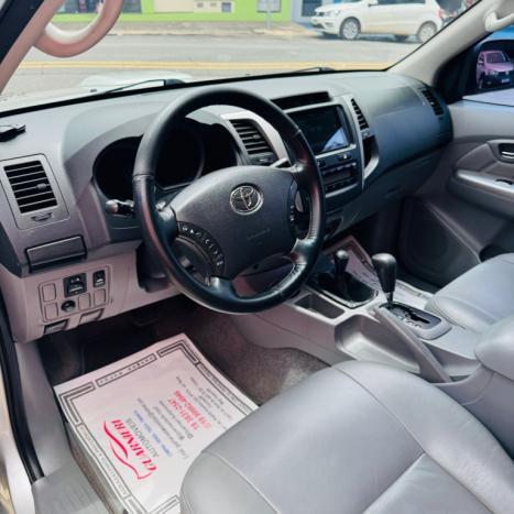 TOYOTA Hilux Caminhonete 3.0 4P 4X4 SRV TURBO DIESEL CABINE DUPLA AUTOM�TICO, Foto 8
