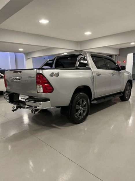 TOYOTA Hilux Caminhonete 2.8 16V 4P SR 4X4 DIESEL CABINE DUPLA AUTOM�TICO, Foto 4