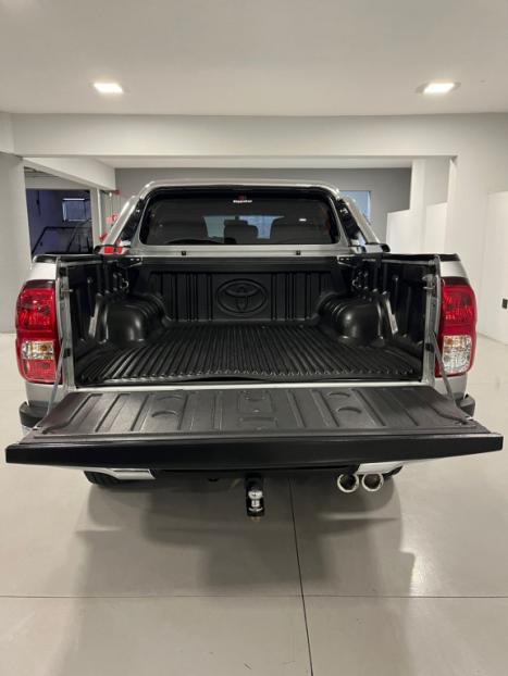 TOYOTA Hilux Caminhonete 2.8 16V 4P SR 4X4 DIESEL CABINE DUPLA AUTOM�TICO, Foto 9