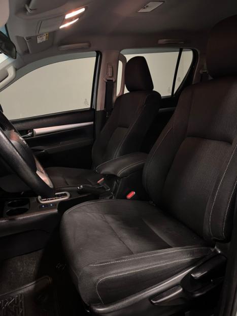 TOYOTA Hilux Caminhonete 2.8 16V 4P SR 4X4 DIESEL CABINE DUPLA AUTOM�TICO, Foto 16