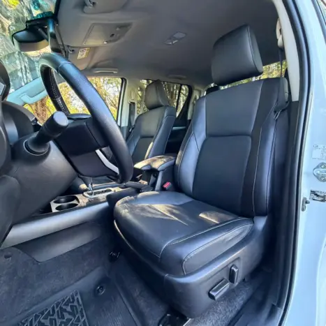 TOYOTA Hilux Caminhonete 2.8 16V SRX 4X4 TURBO DIESEL CABINE DUPLA AUTOM�TICO, Foto 10