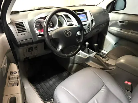TOYOTA Hilux Caminhonete 3.0 4P 4X4 SRV TURBO DIESEL CABINE DUPLA AUTOM�TICO, Foto 9