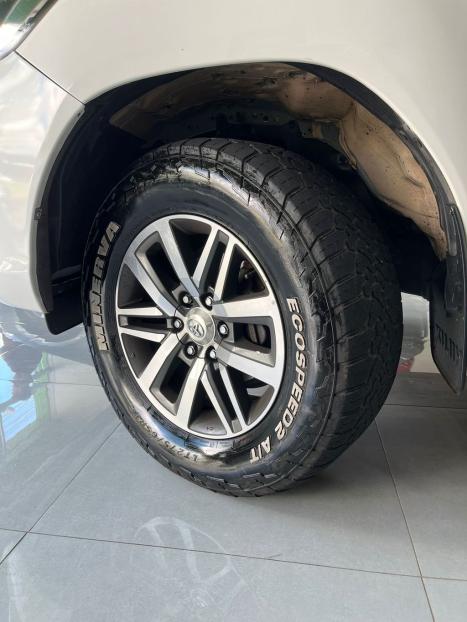 TOYOTA Hilux Caminhonete 2.8 16V 4P SRX DIESEL CABINE DUPLA, Foto 15