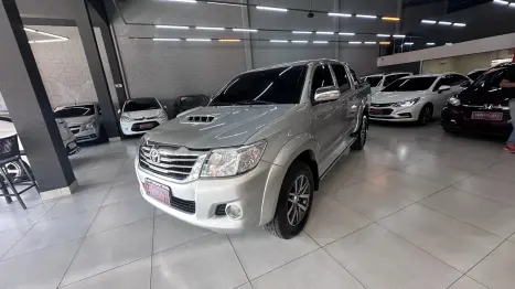 TOYOTA Hilux Caminhonete 3.0 4P 4X4 SRV TURBO DIESEL CABINE DUPLA AUTOM�TICO, Foto 4