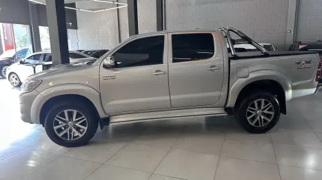 TOYOTA Hilux Caminhonete 3.0 4P 4X4 SRV TURBO DIESEL CABINE DUPLA AUTOM�TICO, Foto 6