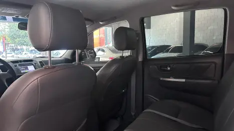 TOYOTA Hilux Caminhonete 3.0 4P 4X4 SRV TURBO DIESEL CABINE DUPLA AUTOM�TICO, Foto 10