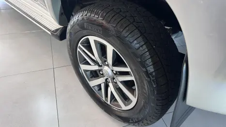 TOYOTA Hilux Caminhonete 3.0 4P 4X4 SRV TURBO DIESEL CABINE DUPLA AUTOM�TICO, Foto 12