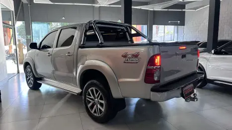 TOYOTA Hilux Caminhonete 3.0 4P 4X4 SRV TURBO DIESEL CABINE DUPLA AUTOM�TICO, Foto 15