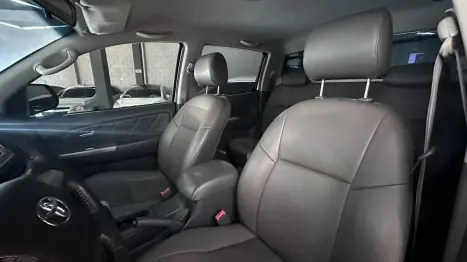 TOYOTA Hilux Caminhonete 3.0 4P 4X4 SRV TURBO DIESEL CABINE DUPLA AUTOM�TICO, Foto 19