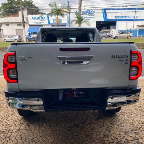 TOYOTA Hilux Caminhonete 2.8 16V SRX PLUS 4X4 TURBO DIESEL CABINE DUPLA AUTOM�TICO, Foto 4