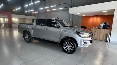 TOYOTA Hilux Caminhonete 2.8 4P 4X4 DIESEL CABINE DUPLA, Foto 2