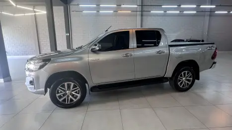 TOYOTA Hilux Caminhonete 2.8 4P 4X4 DIESEL CABINE DUPLA, Foto 5