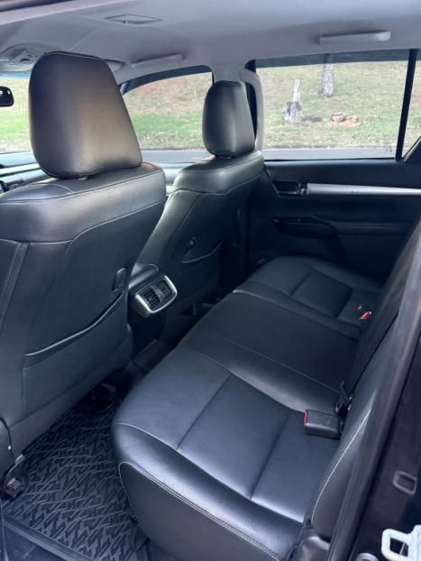 TOYOTA Hilux Caminhonete 2.8 16V SRV 4X4 DIESEL CABINE DUPLA AUTOM�TICO, Foto 4