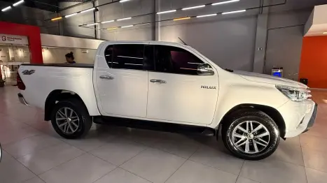 TOYOTA Hilux Caminhonete 2.8 16V SRX 4X4 TURBO DIESEL CABINE DUPLA AUTOM�TICO, Foto 6