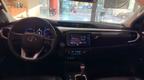 TOYOTA Hilux Caminhonete 2.8 16V SRX 4X4 TURBO DIESEL CABINE DUPLA AUTOM�TICO, Foto 10