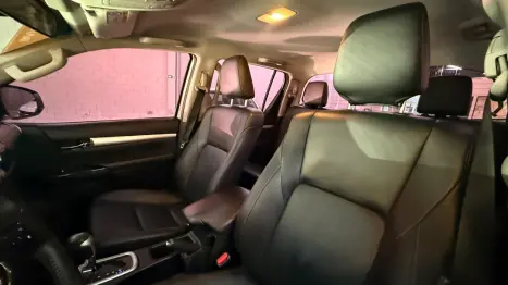 TOYOTA Hilux Caminhonete 2.8 16V SRX 4X4 TURBO DIESEL CABINE DUPLA AUTOM�TICO, Foto 13