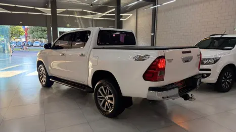 TOYOTA Hilux Caminhonete 2.8 16V SRX 4X4 TURBO DIESEL CABINE DUPLA AUTOM�TICO, Foto 14