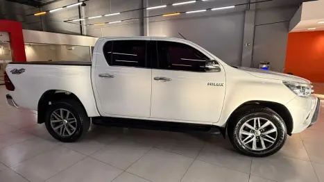 TOYOTA Hilux Caminhonete 2.8 16V SRX 4X4 TURBO DIESEL CABINE DUPLA AUTOM�TICO, Foto 18