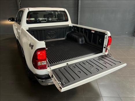 TOYOTA Hilux Caminhonete 2.8 16V 4P SR 4X4 DIESEL CABINE DUPLA AUTOMÁTICO, Foto 7
