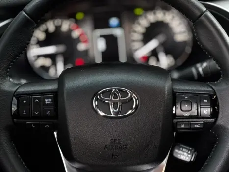 TOYOTA Hilux Caminhonete 2.8 16V SRX PLUS 4X4 TURBO DIESEL CABINE DUPLA AUTOMÁTICO, Foto 14