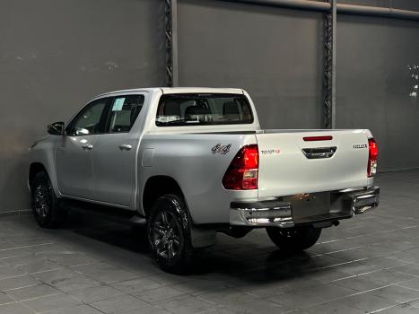 TOYOTA Hilux Caminhonete 2.8 16V 4P SR 4X4 DIESEL CABINE DUPLA AUTOMÁTICO, Foto 4