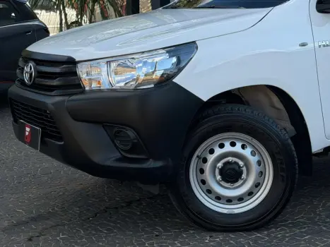 TOYOTA Hilux Caminhonete 2.8 4X4 DIESEL CABINE SIMPLES, Foto 3