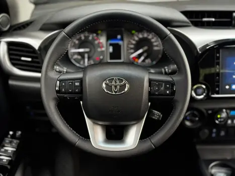TOYOTA Hilux Caminhonete 2.8 16V SRV 4X4 DIESEL CABINE DUPLA AUTOMÁTICO, Foto 13
