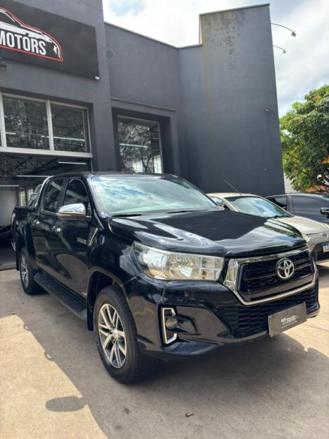 TOYOTA Hilux Caminhonete 2.8 16V SRX 4X4 TURBO DIESEL CABINE DUPLA AUTOMÁTICO, Foto 4