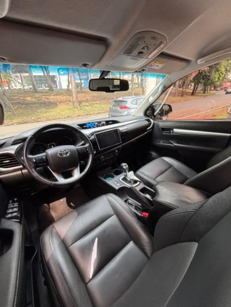 TOYOTA Hilux Caminhonete 2.8 16V SRX 4X4 TURBO DIESEL CABINE DUPLA AUTOMÁTICO, Foto 10